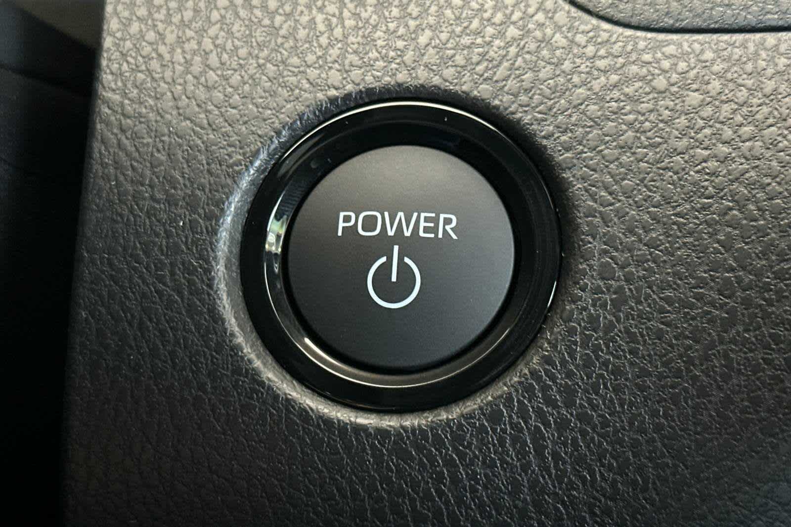 2025 Toyota Camry SE 23