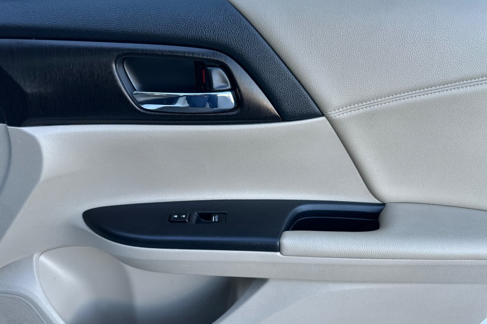 Thumbnail: 2015 Honda Accord - 18