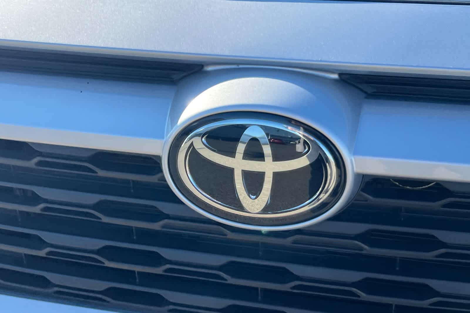 Thumbnail: 2024 Toyota RAV4 - 10