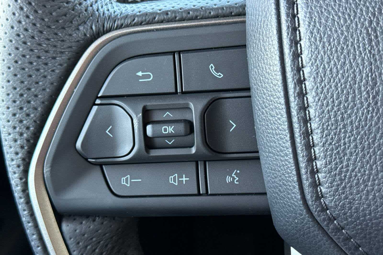 2025 Toyota Tacoma SR5 24