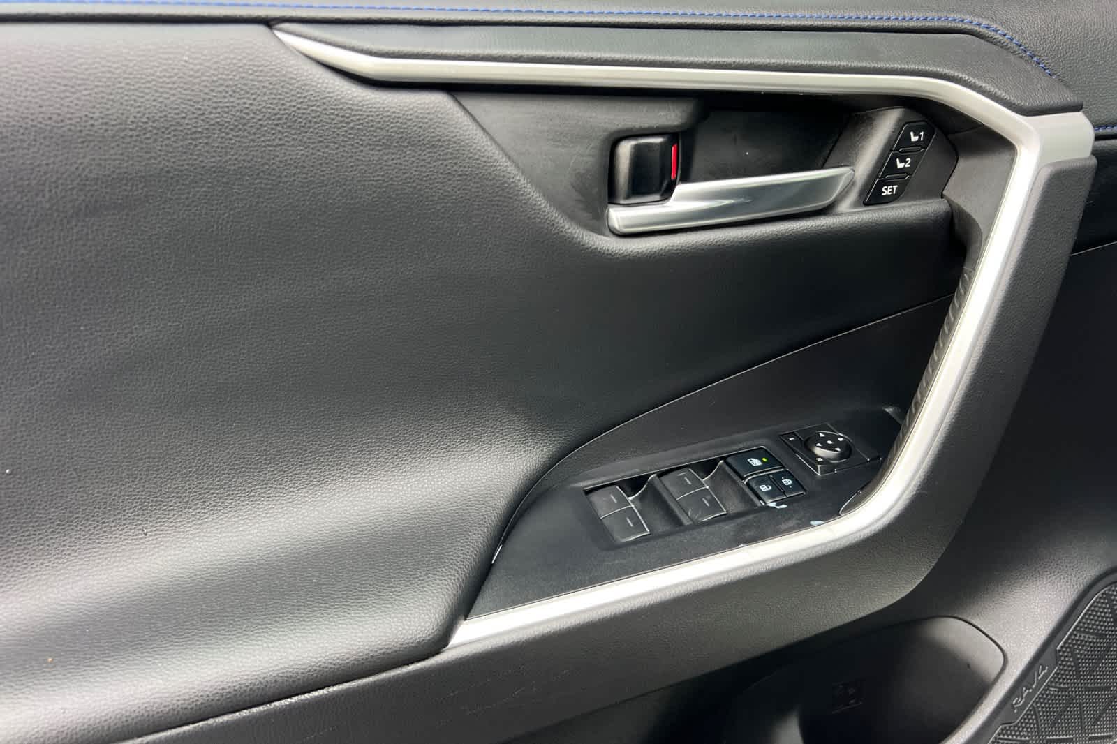 Thumbnail: 2022 Toyota RAV4 - 12