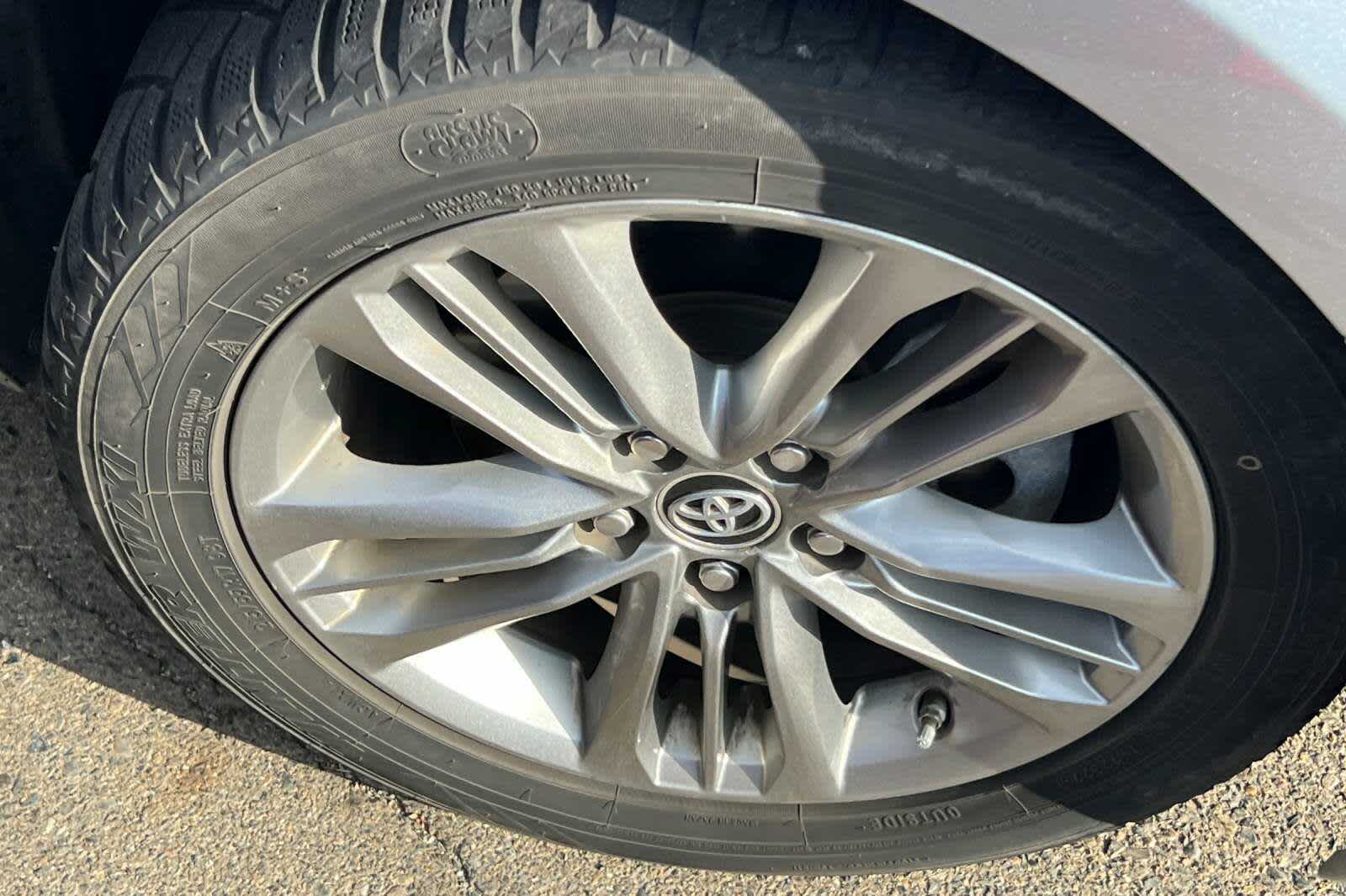 Thumbnail: 2015 Toyota Camry - 12