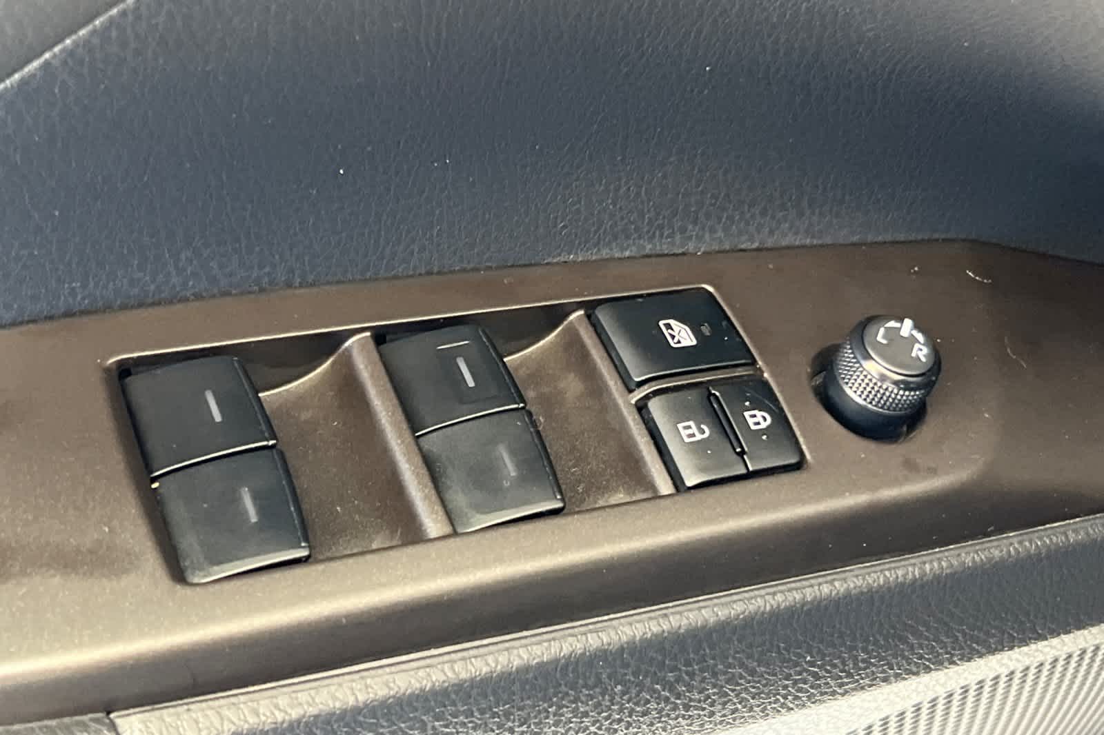 Thumbnail: 2023 Toyota Camry - 13