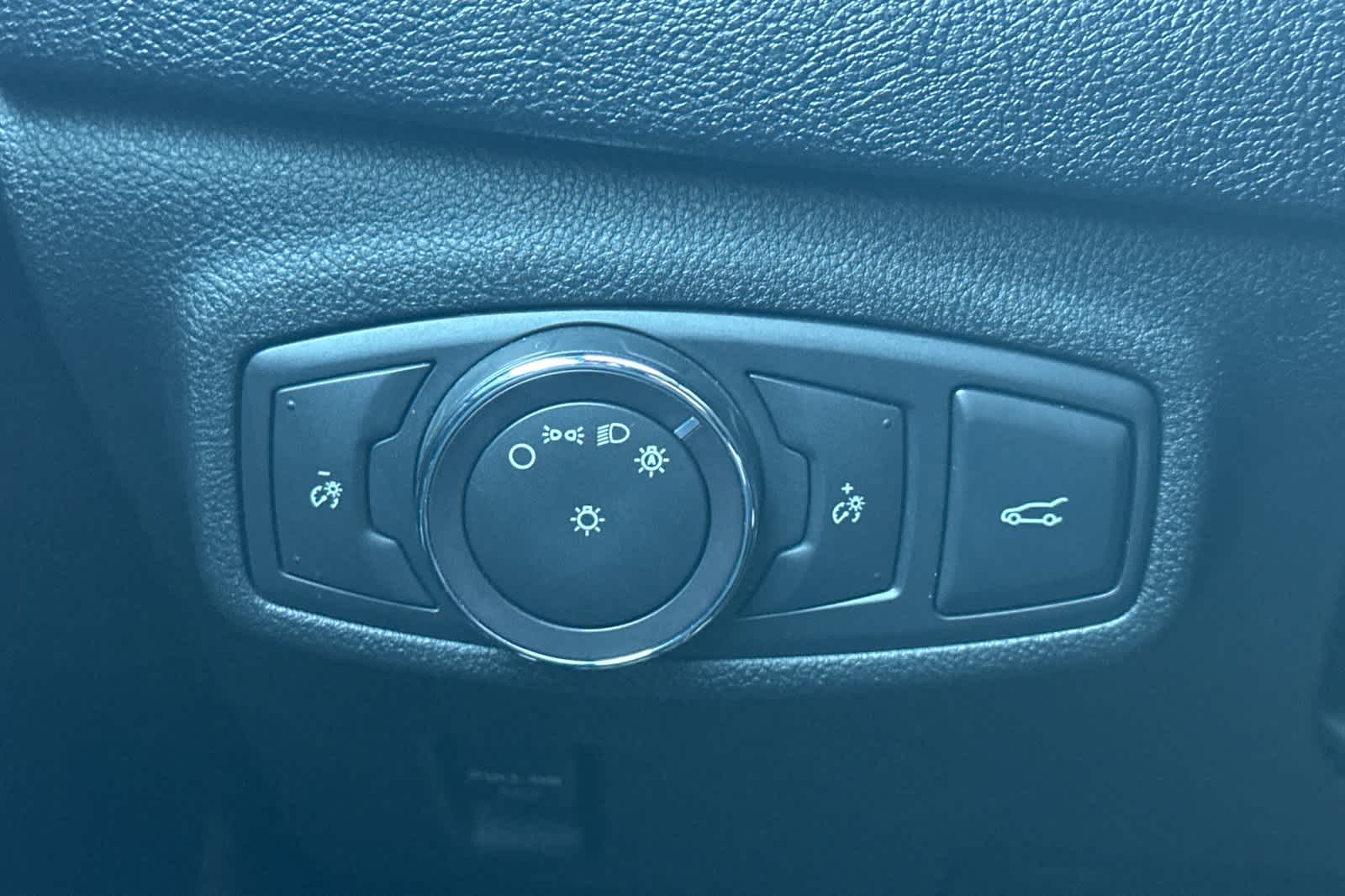 Thumbnail: 2018 Lincoln MKC - 31