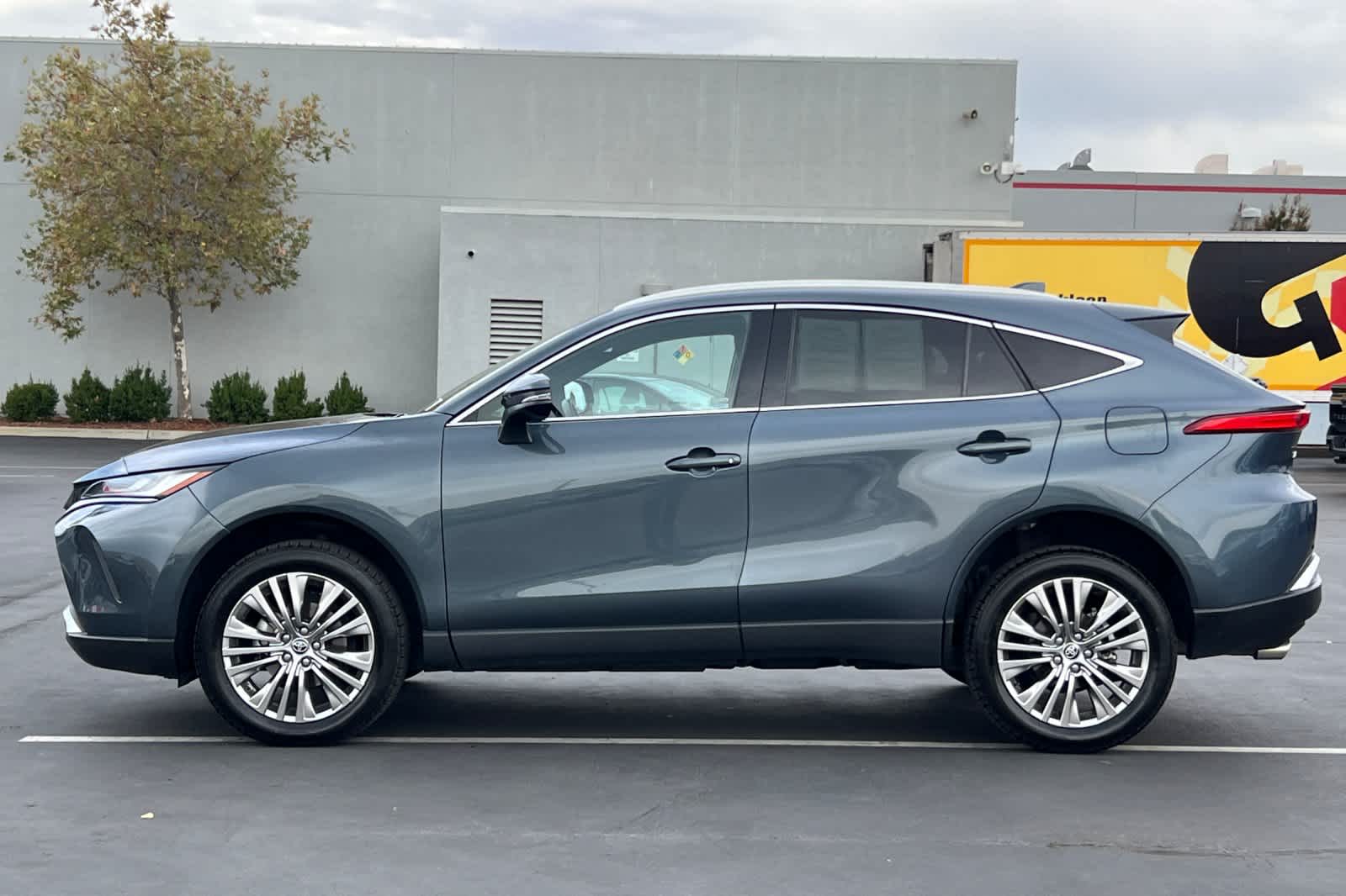 Thumbnail: 2024 Toyota Venza - 9