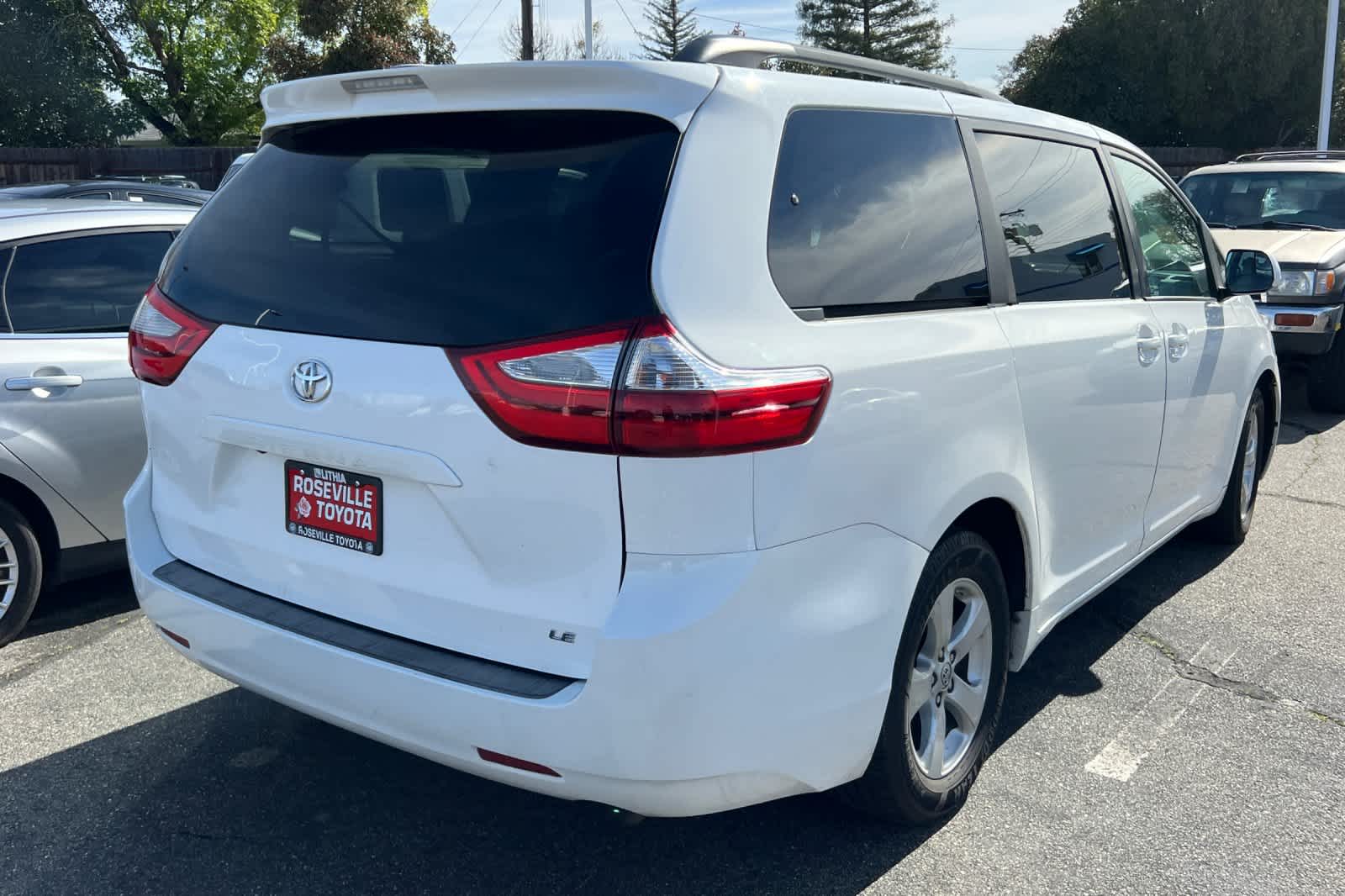 Thumbnail: 2016 Toyota Sienna - 2