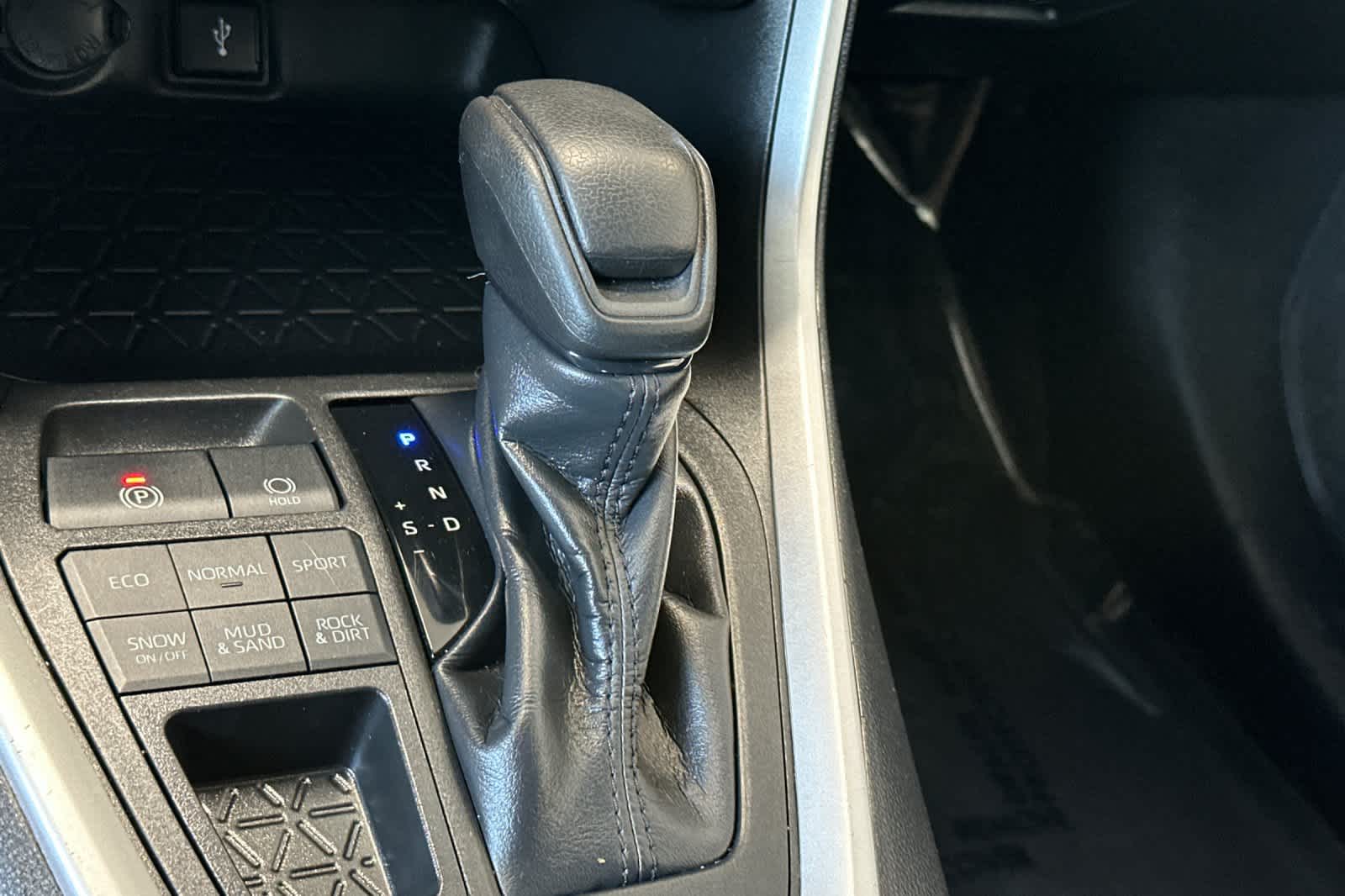 Thumbnail: 2022 Toyota RAV4 - 23