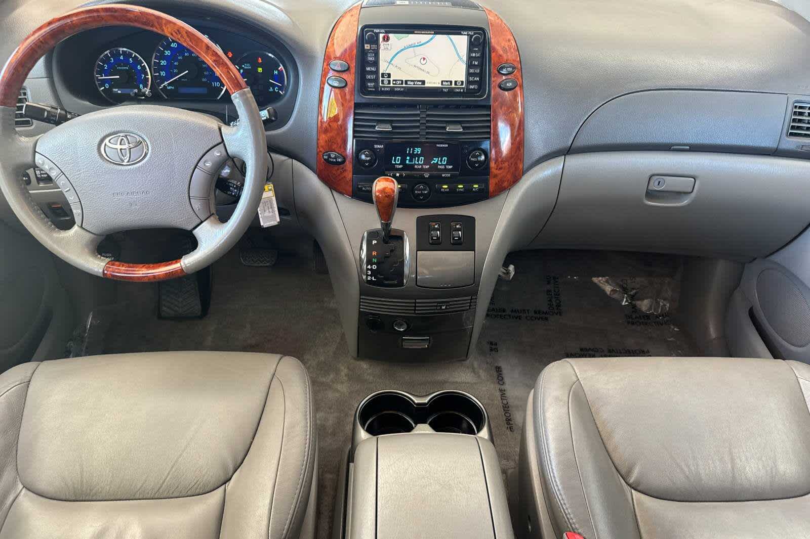 Thumbnail: 2010 Toyota Sienna - 3