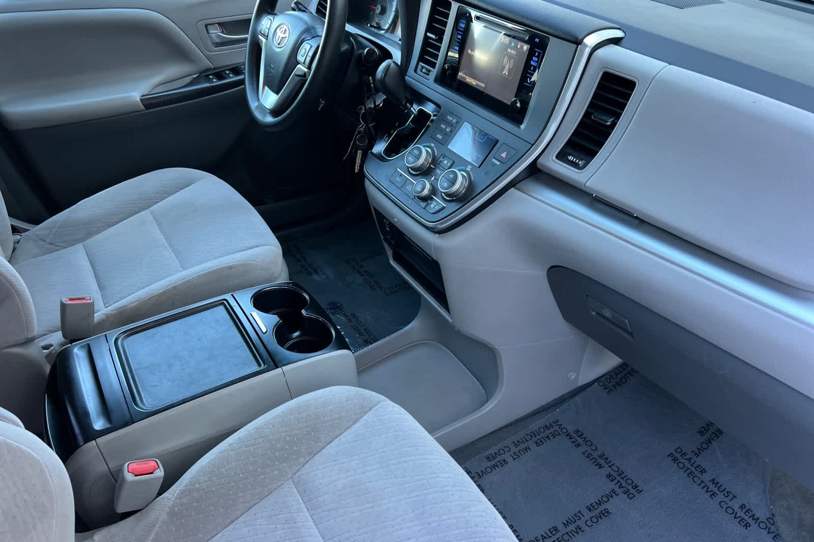 Thumbnail: 2016 Toyota Sienna - 18