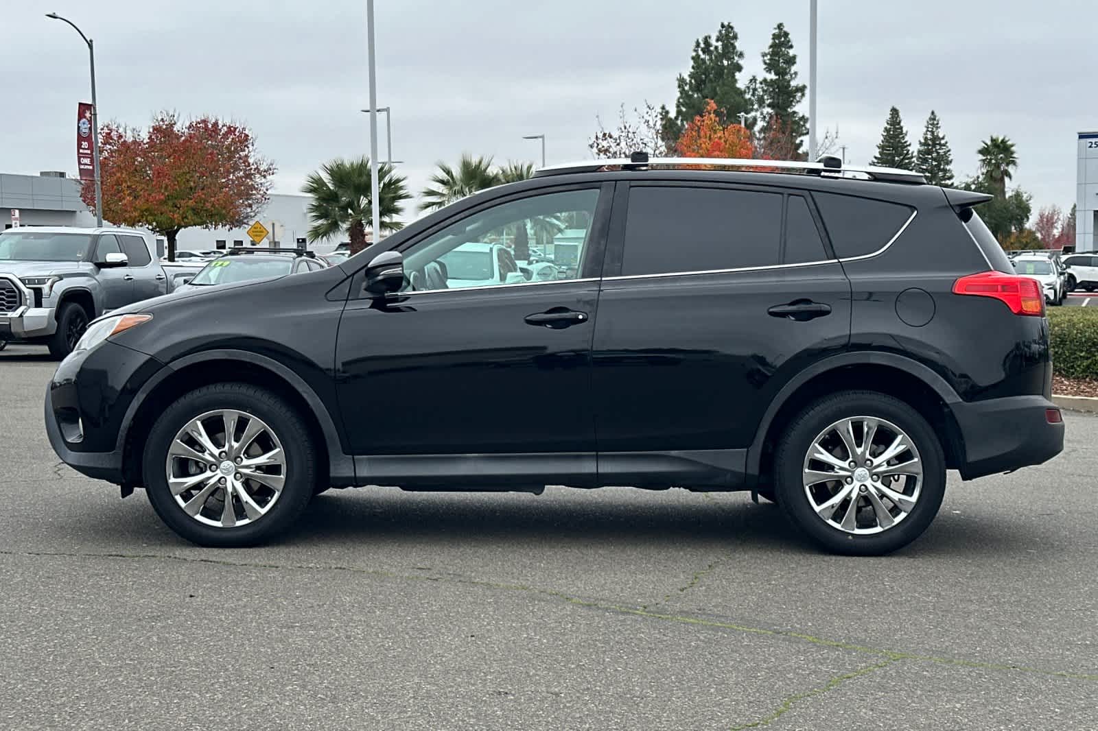 Thumbnail: 2013 Toyota RAV4 - 9