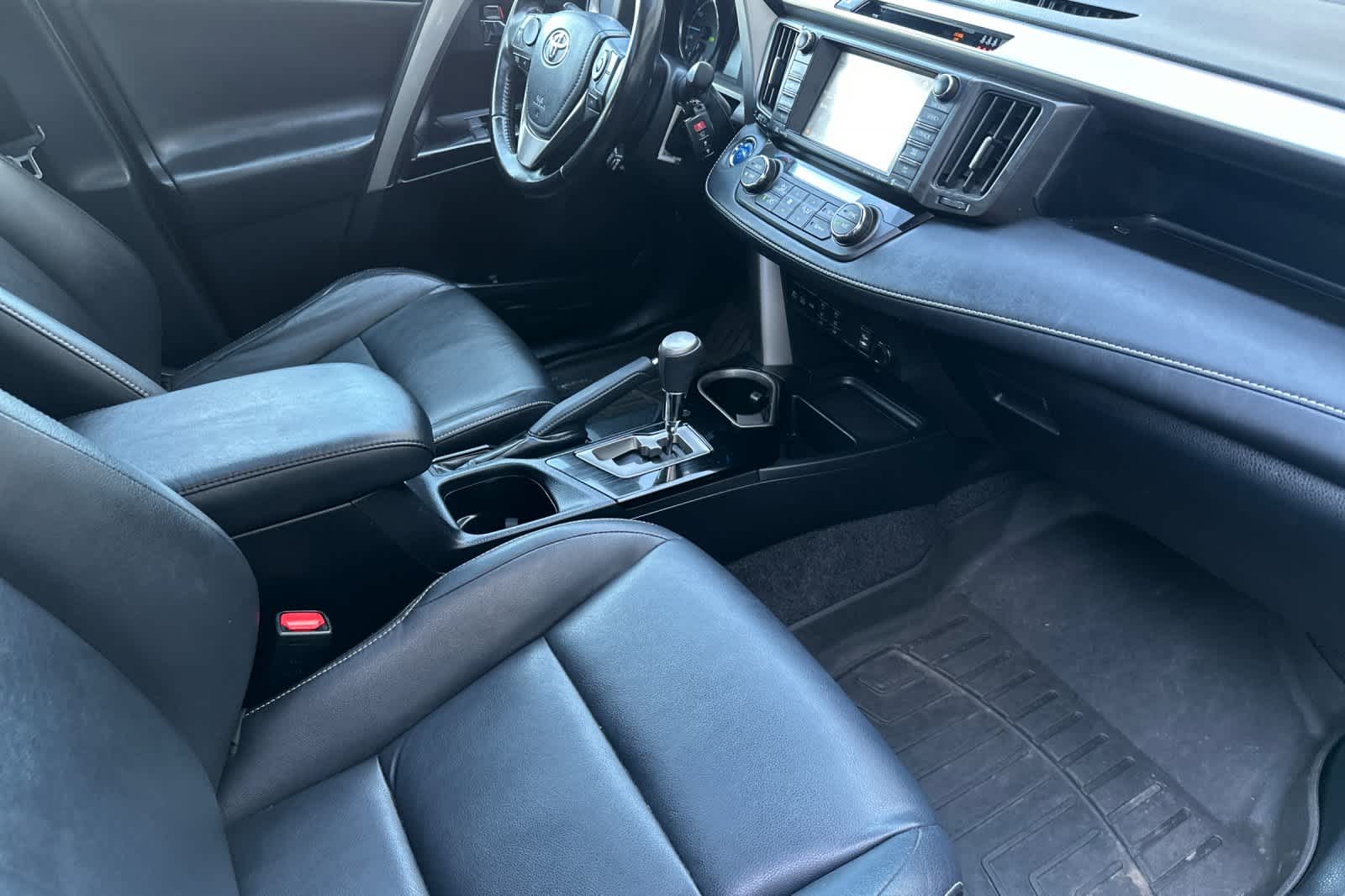 Thumbnail: 2018 Toyota RAV4 - 17