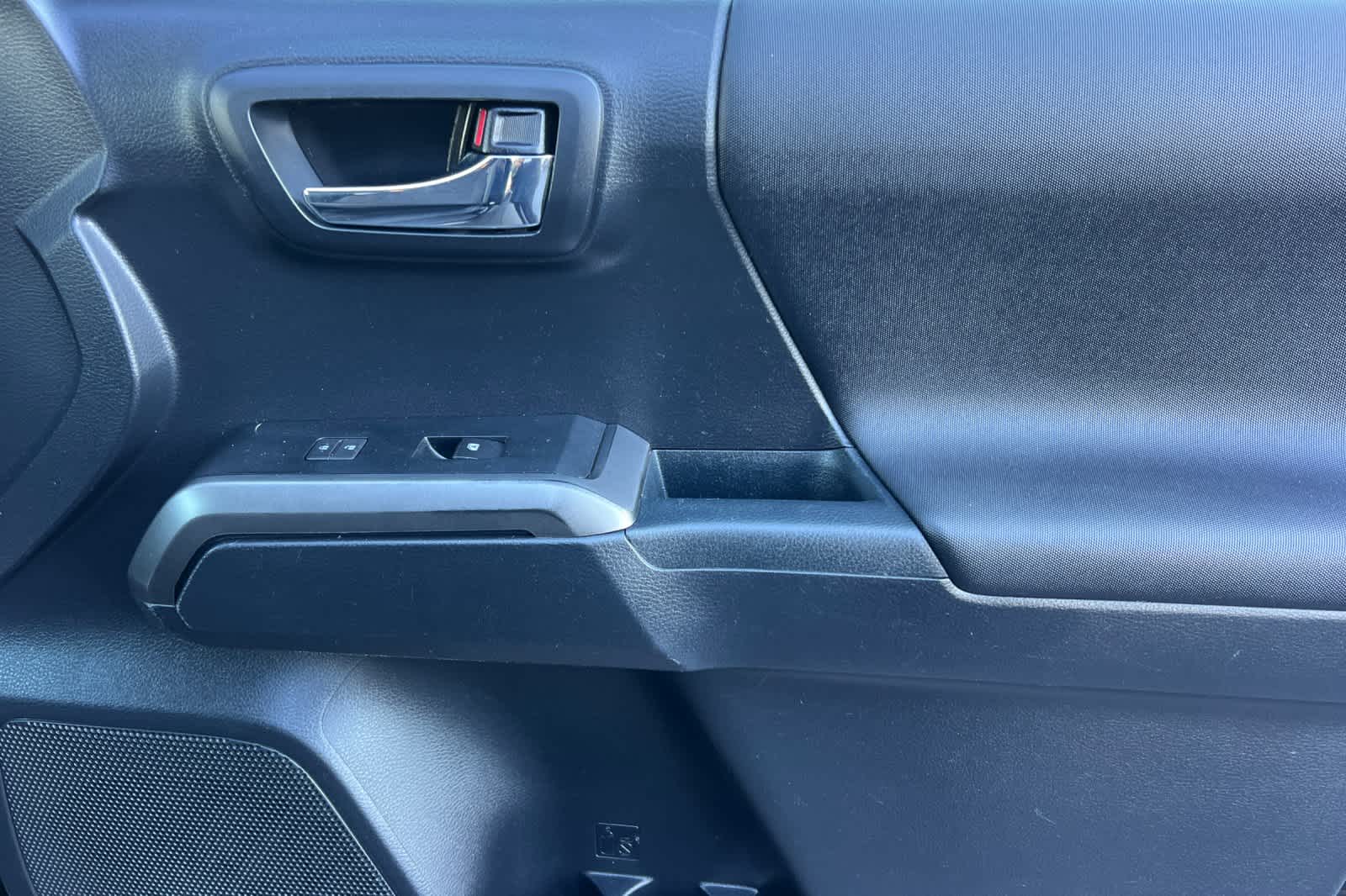 Thumbnail: 2018 Toyota Tacoma - 17