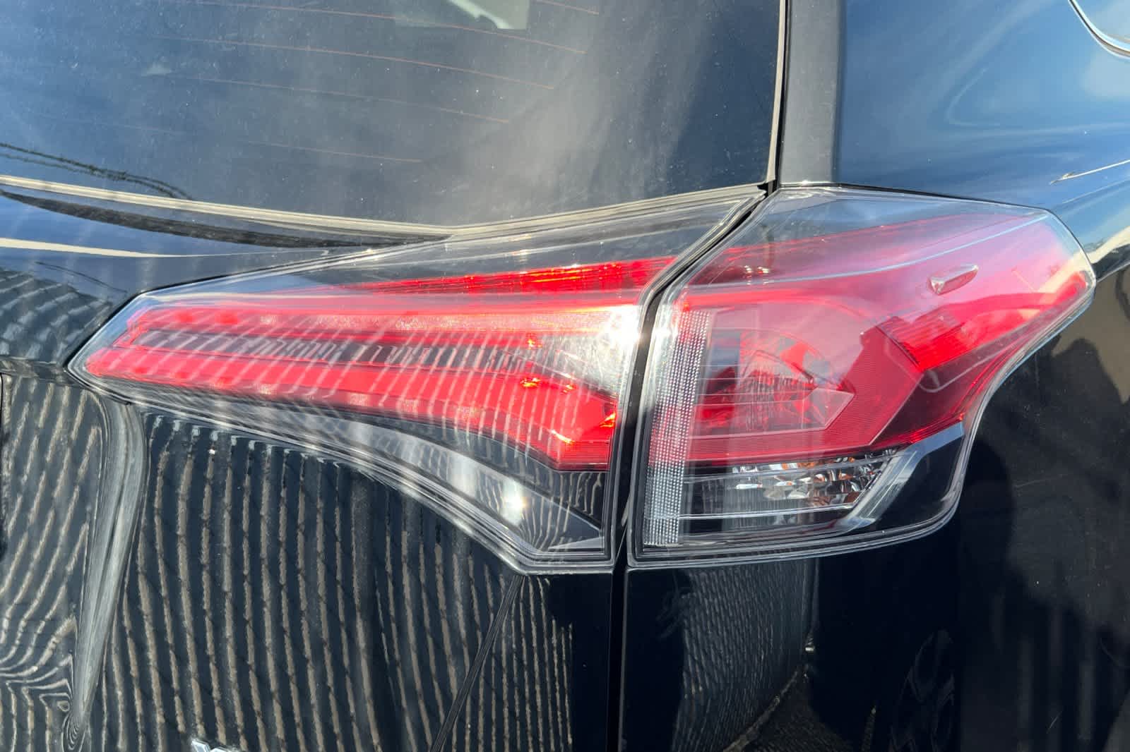 Thumbnail: 2018 Toyota RAV4 - 16