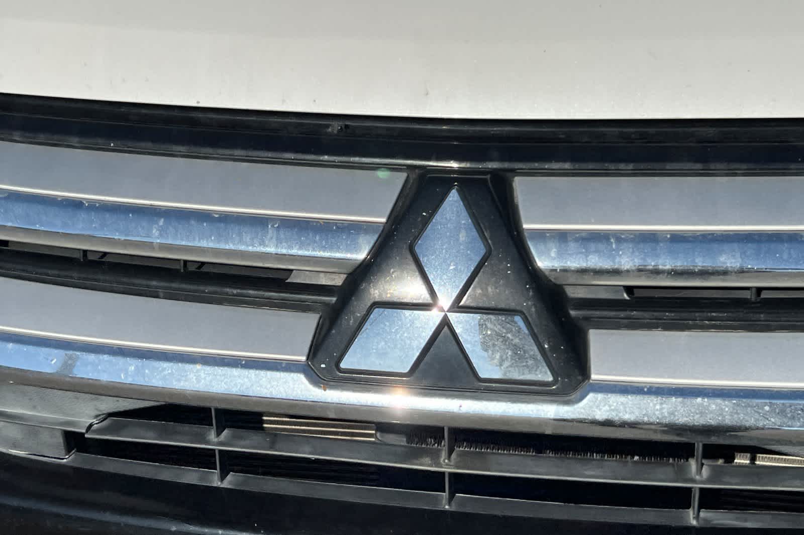 Thumbnail: 2016 Mitsubishi Outlander - 10