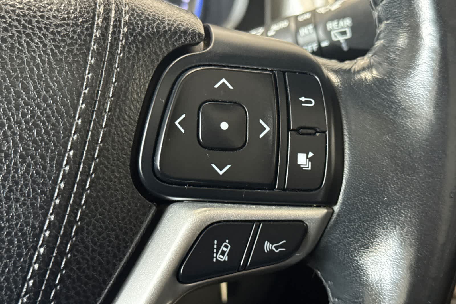 Thumbnail: 2017 Toyota Highlander - 29