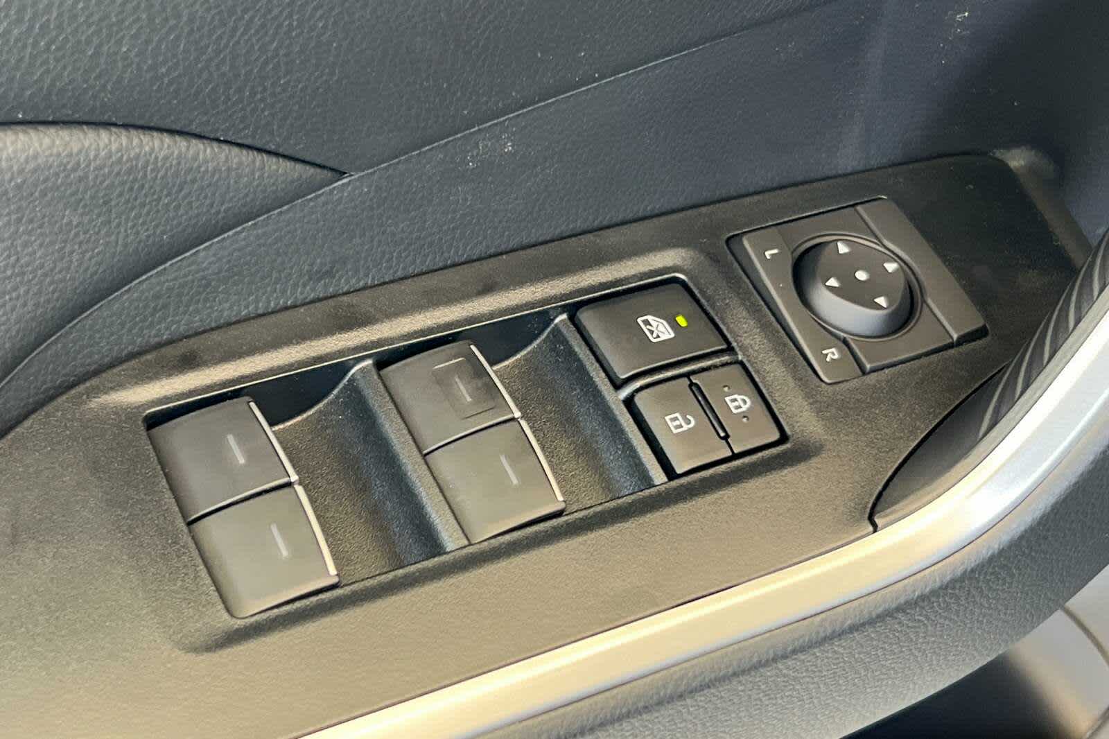 2025 Toyota RAV4 XLE 13