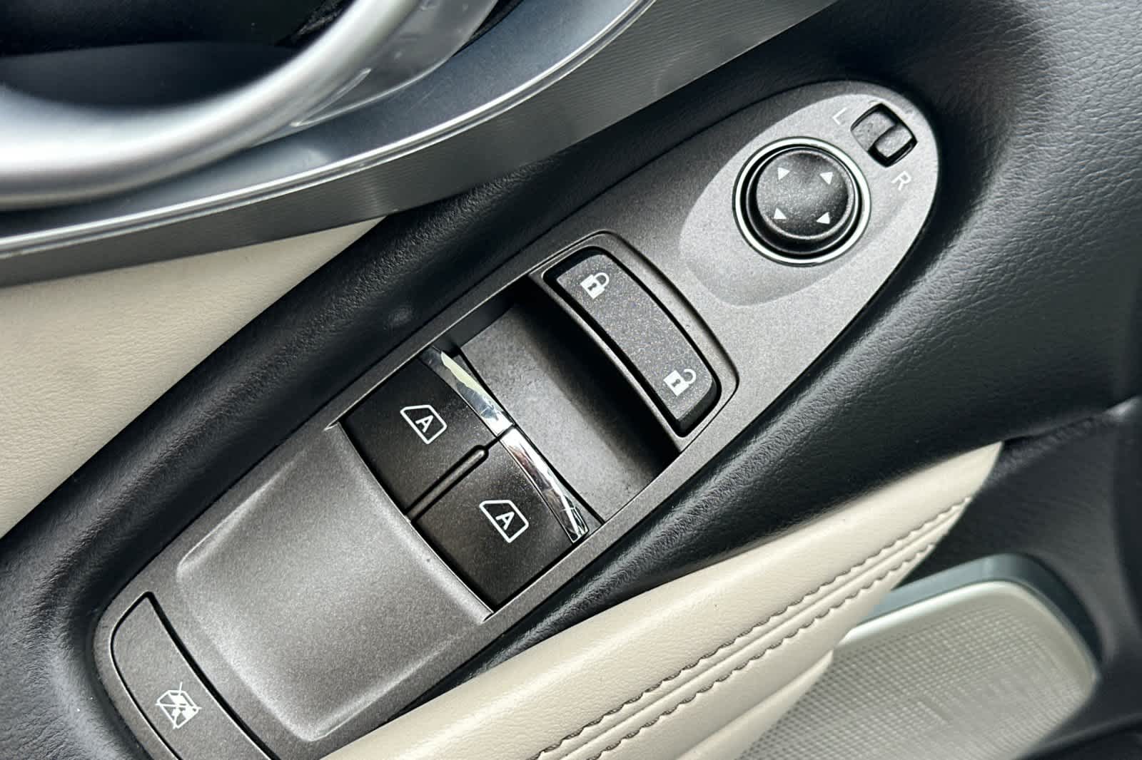 Thumbnail: 2017 INFINITI Q60 - 13