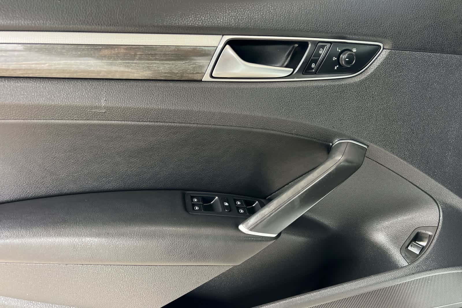 Thumbnail: 2018 Volkswagen Passat - 12