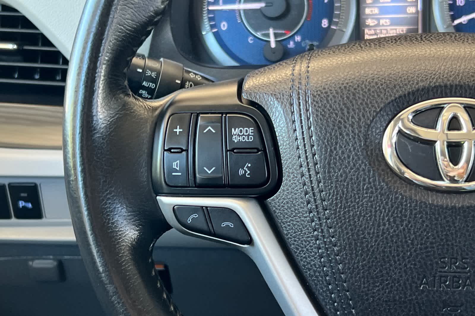 Thumbnail: 2018 Toyota Sienna - 28