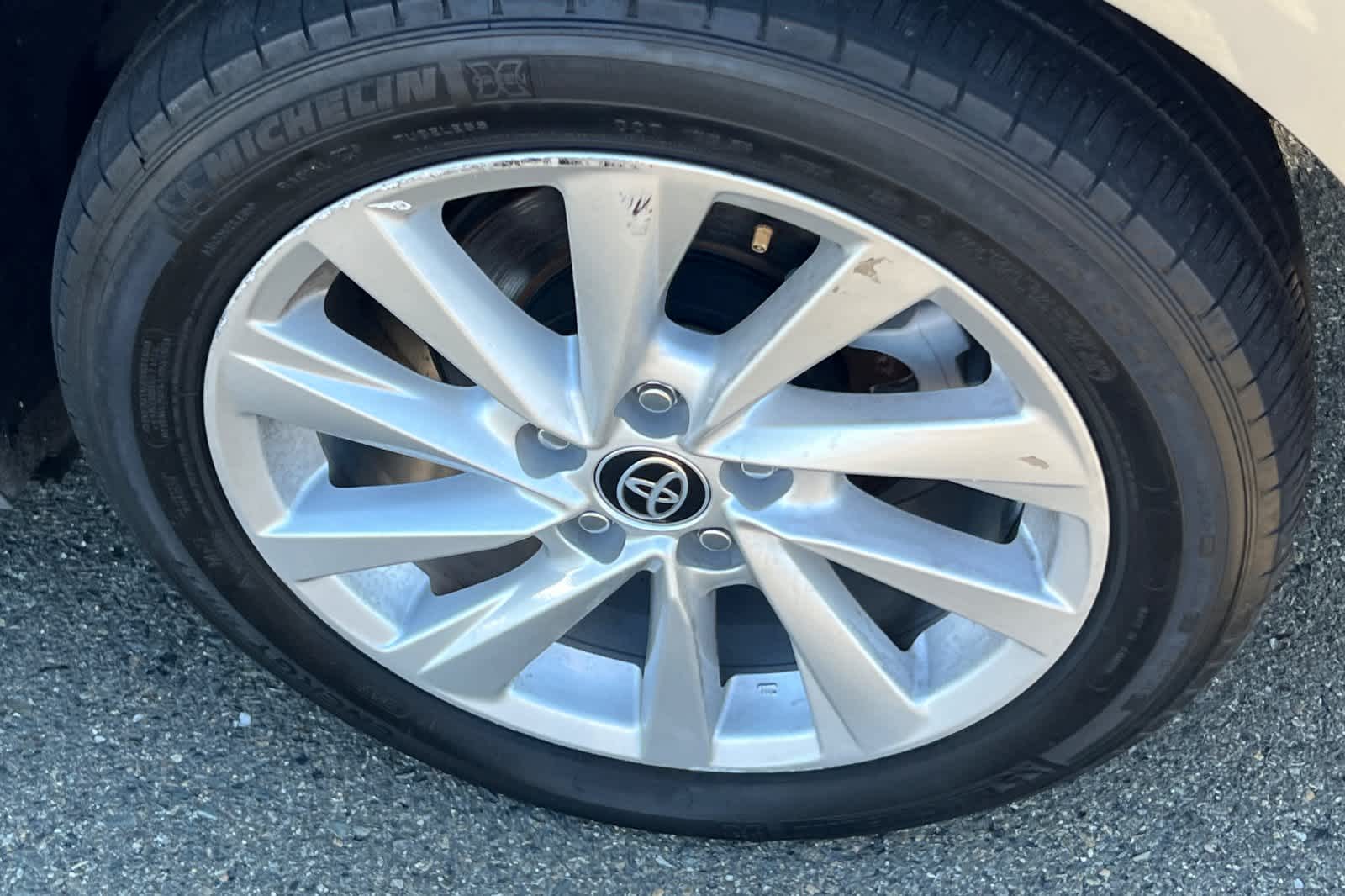 Thumbnail: 2023 Toyota Camry - 17