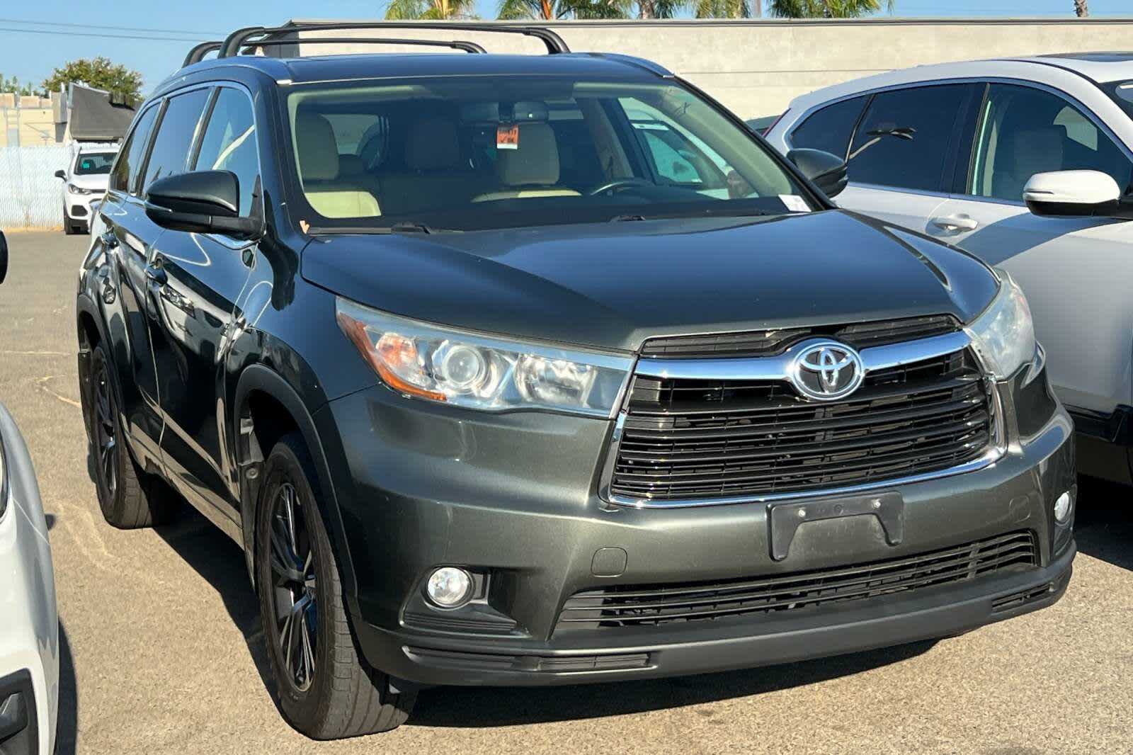 Thumbnail: 2016 Toyota Highlander - 3