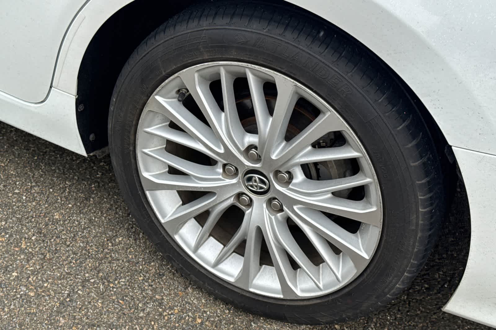 Thumbnail: 2019 Toyota Camry - 18