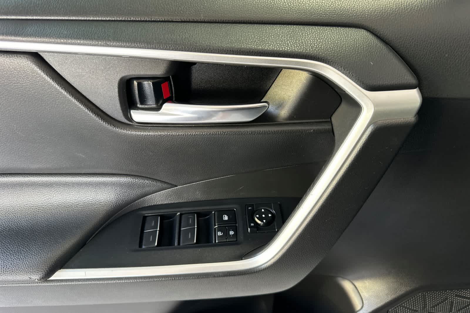 Thumbnail: 2022 Toyota RAV4 - 12