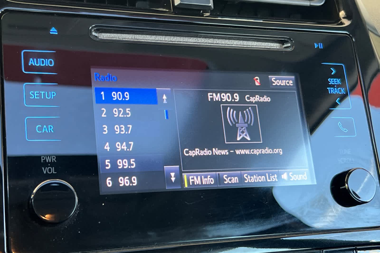 Thumbnail: 2019 Toyota Prius - 19