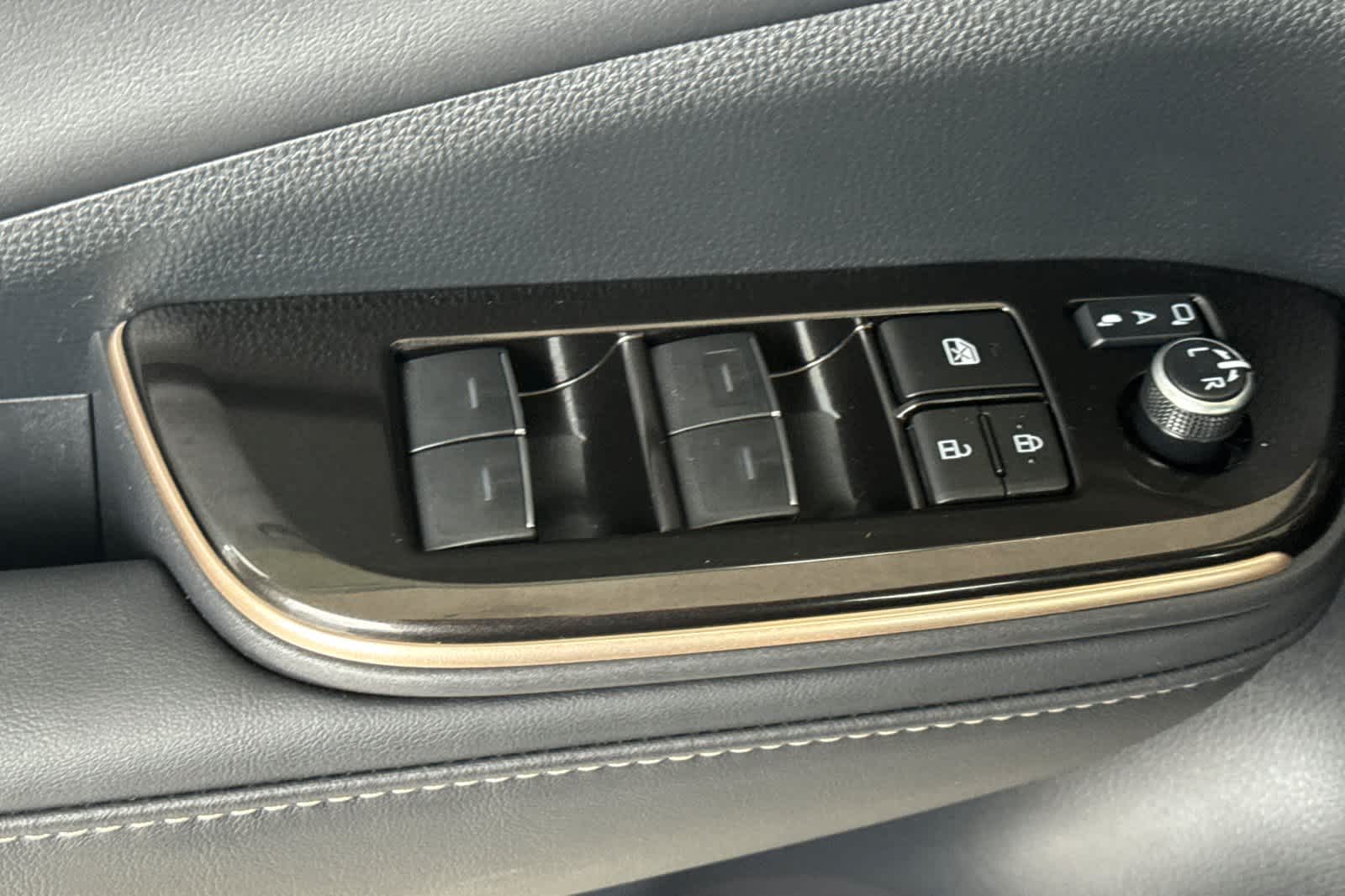 Thumbnail: 2025 Toyota Crown Signia - 13