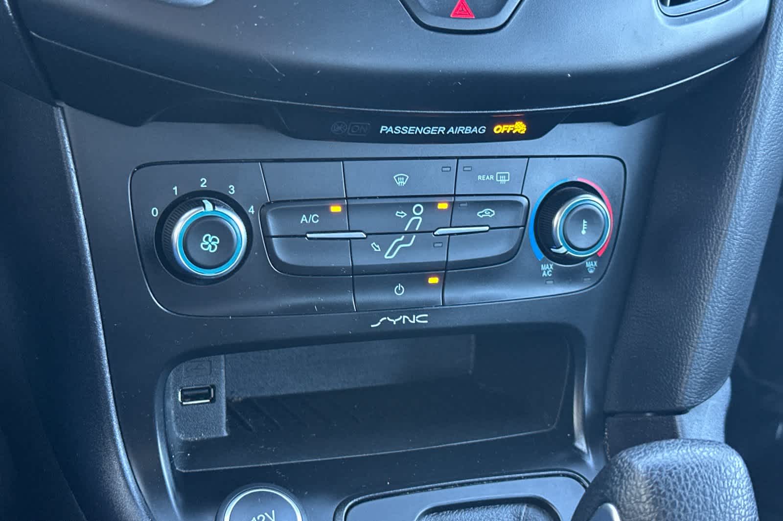 Thumbnail: 2015 Ford Focus - 21