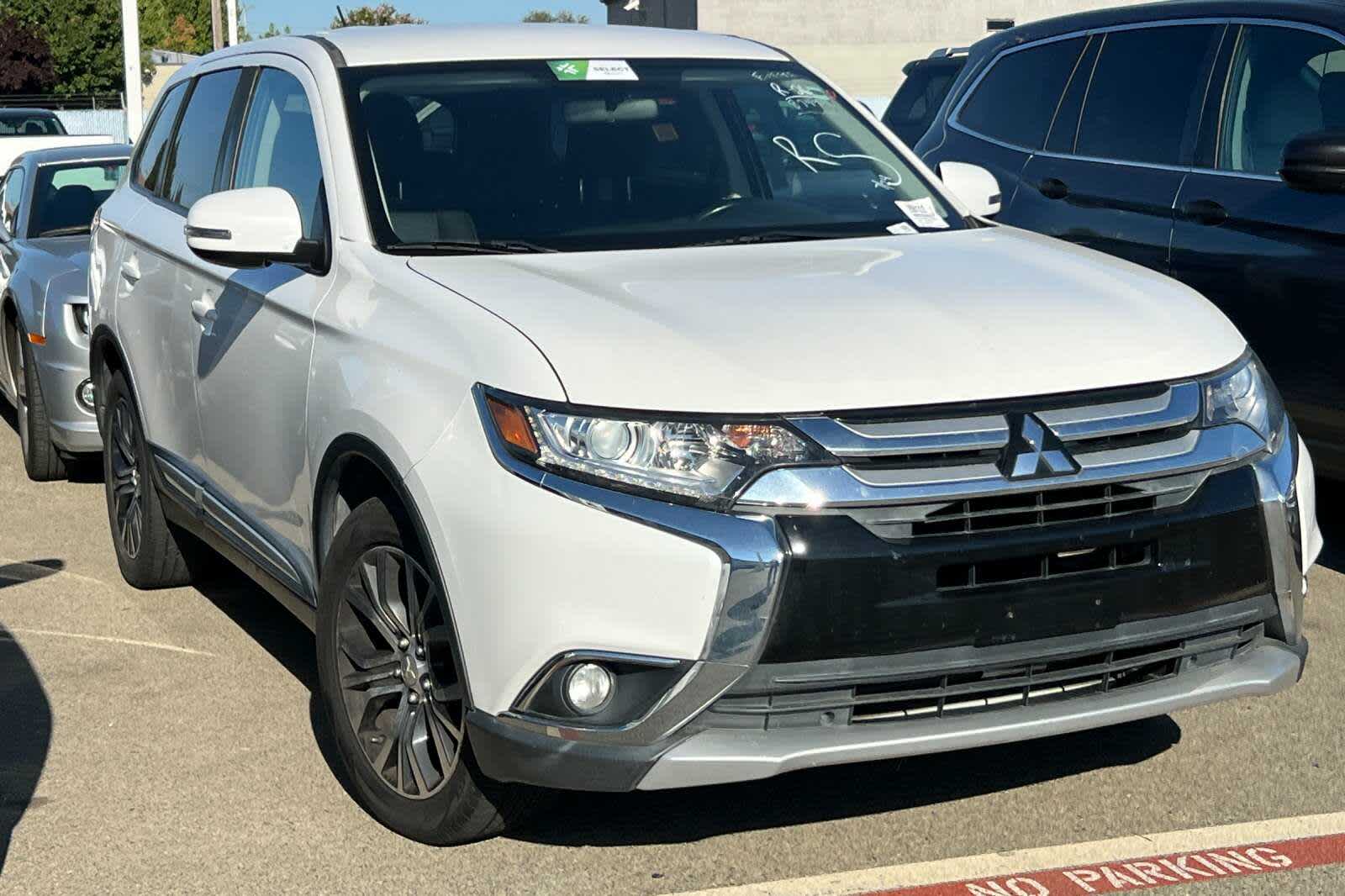 Thumbnail: 2016 Mitsubishi Outlander - 3