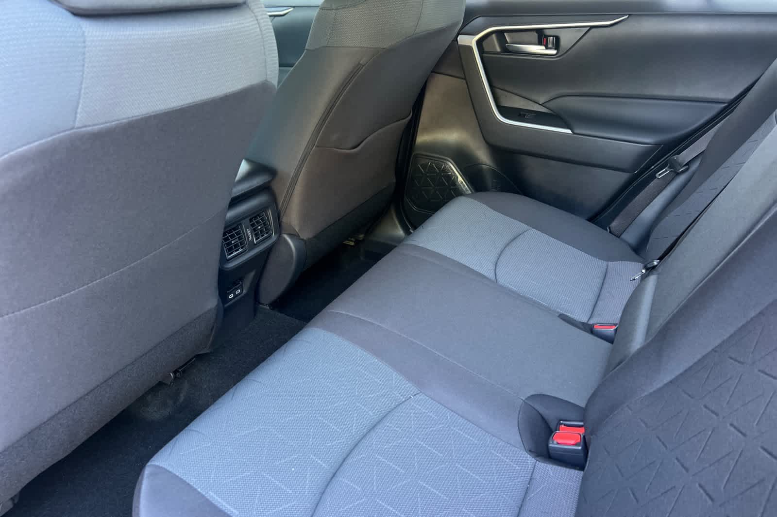 2025 Toyota RAV4 XLE 3
