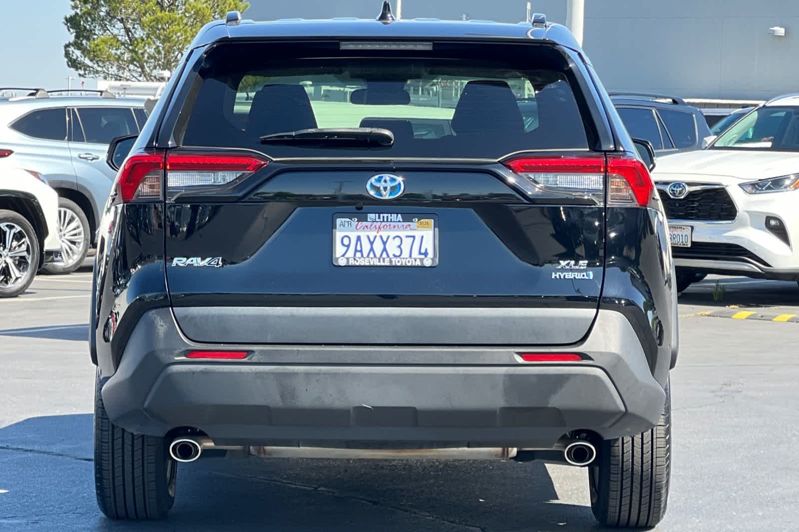 Thumbnail: 2022 Toyota RAV4 - 8