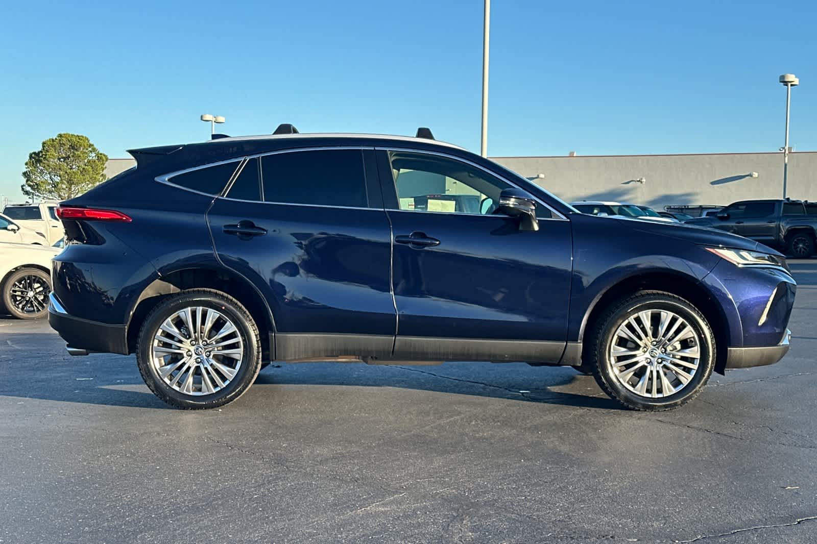 Thumbnail: 2022 Toyota Venza - 6