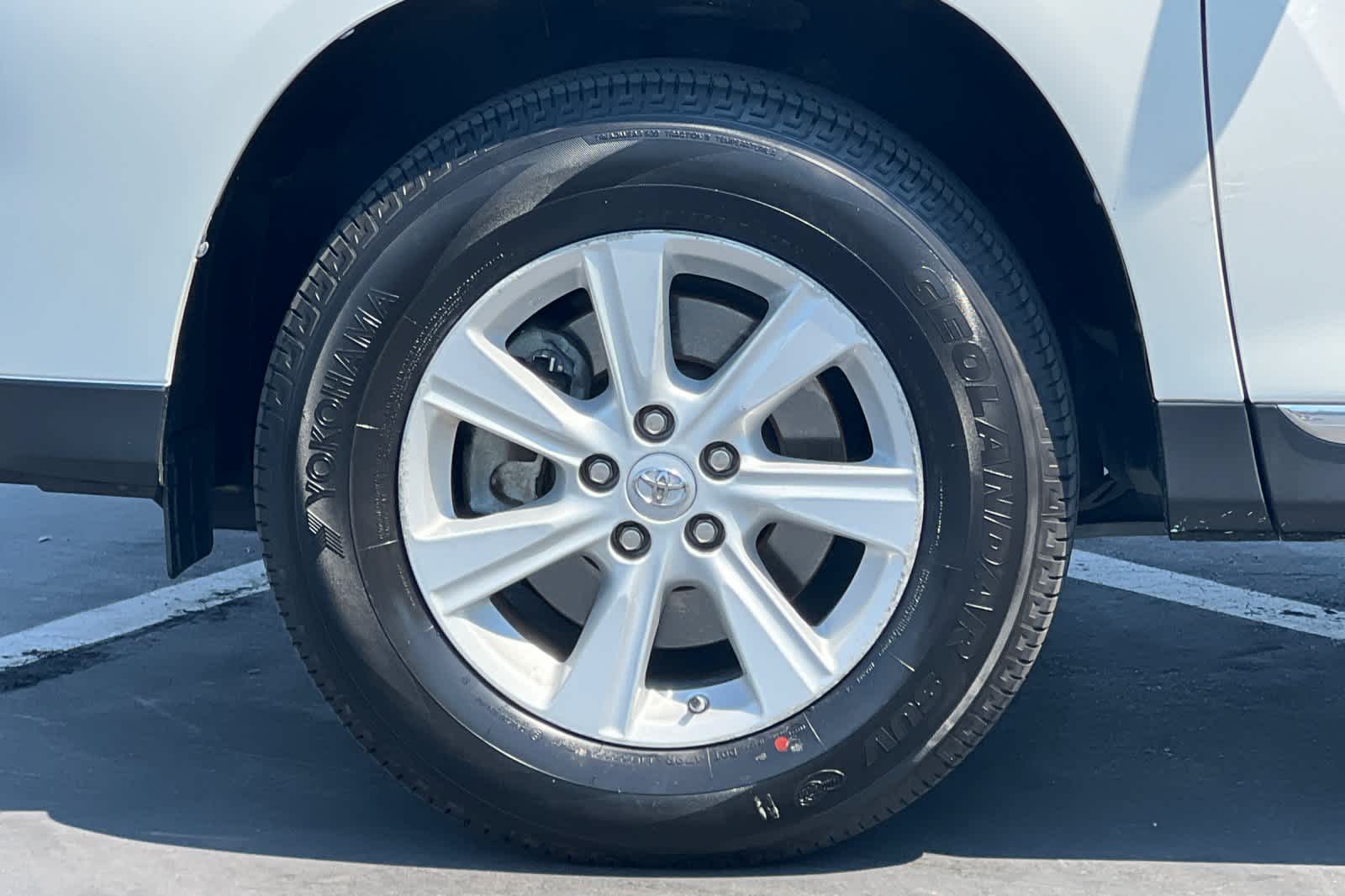 Thumbnail: 2013 Toyota Highlander - 28
