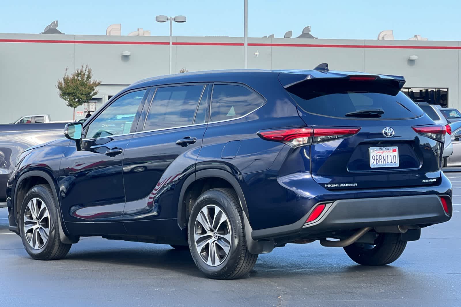 Thumbnail: 2022 Toyota Highlander - 7