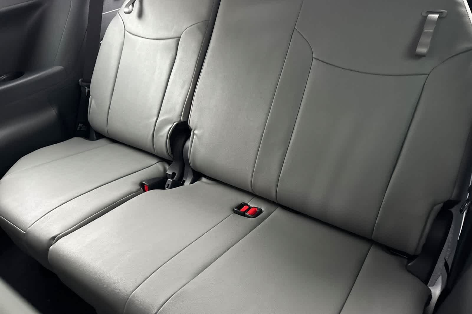 Thumbnail: 2026 Toyota Sienna - 15