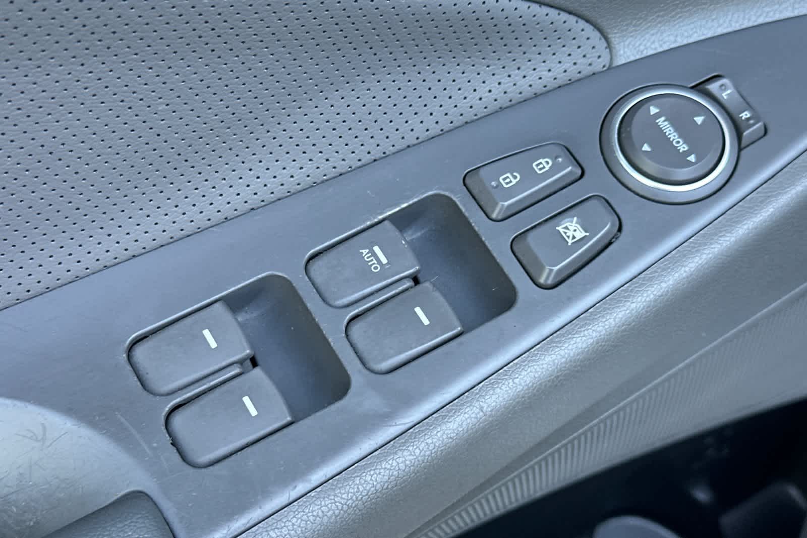 Thumbnail: 2013 Hyundai Sonata - 13