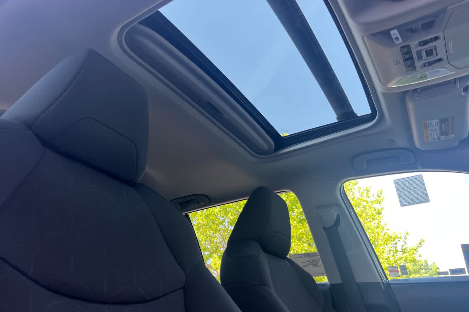 2025 Toyota RAV4 XLE 16