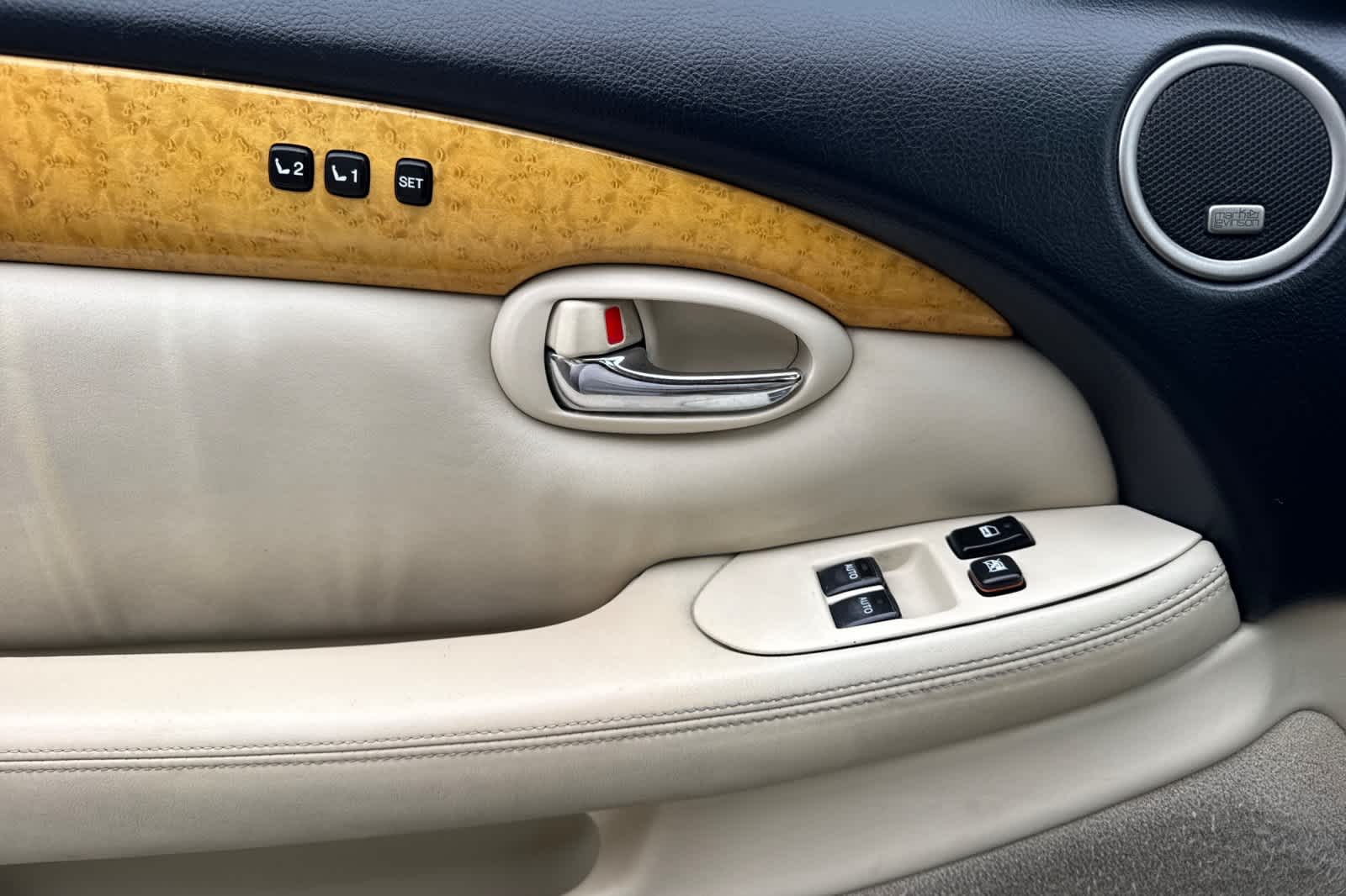 Thumbnail: 2004 Lexus SC - 12