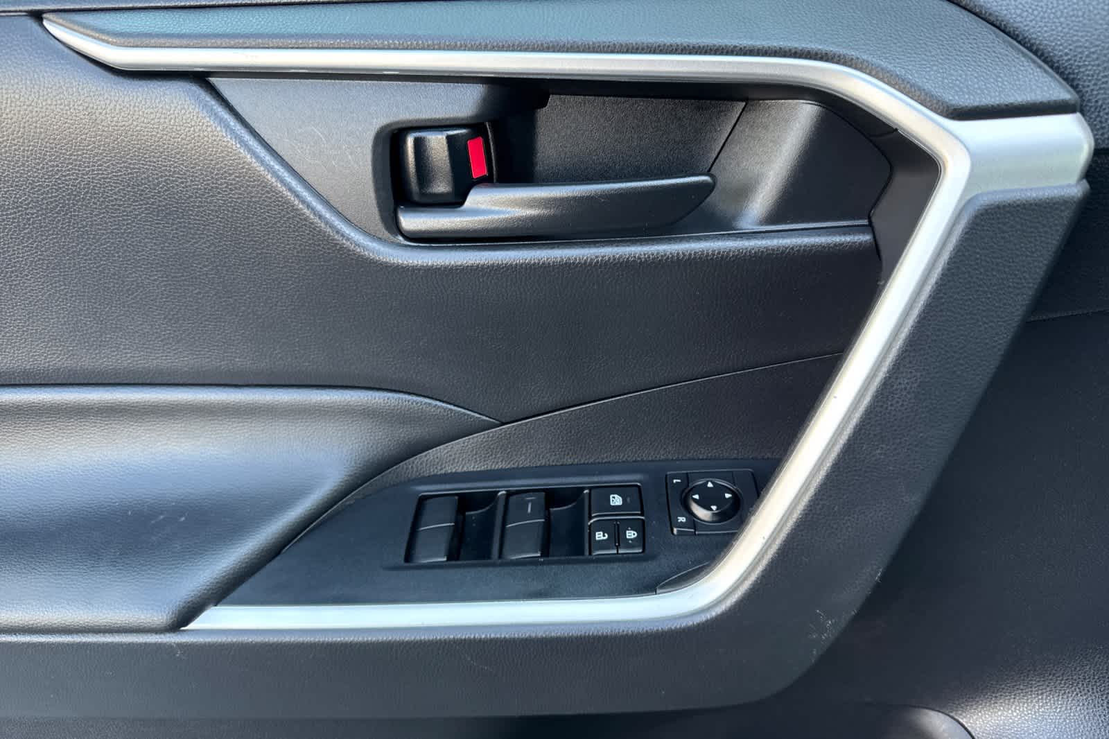 Thumbnail: 2022 Toyota RAV4 - 12