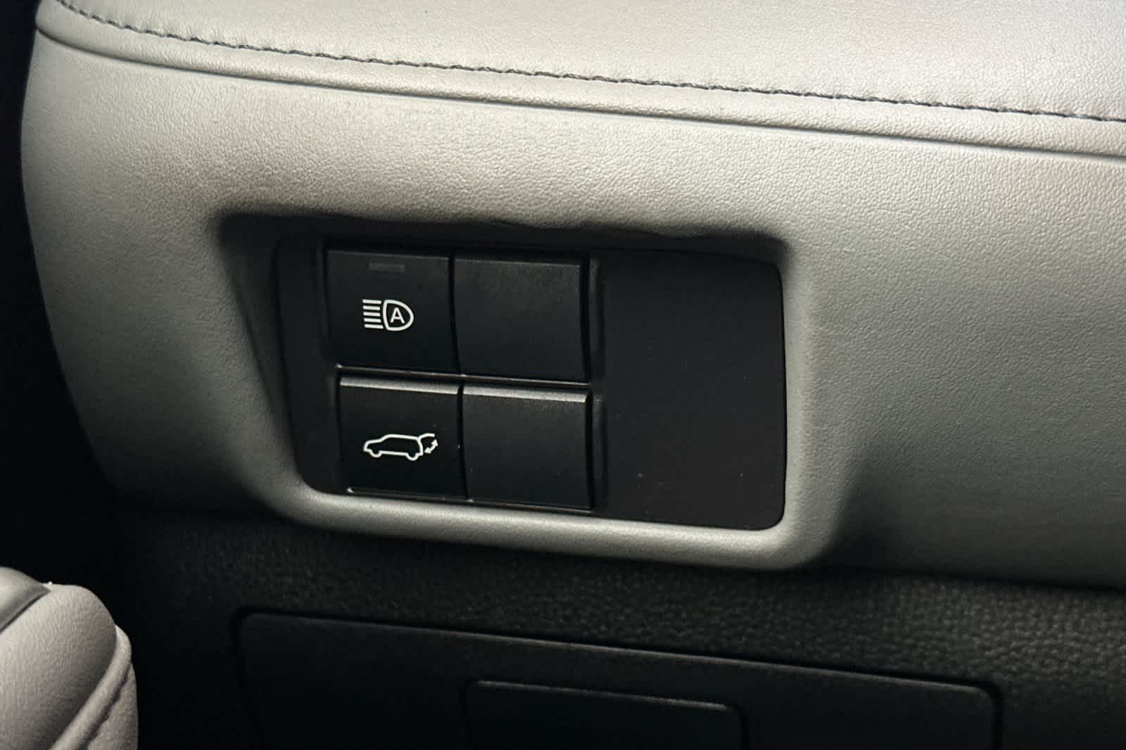 Thumbnail: 2022 Toyota Highlander - 30