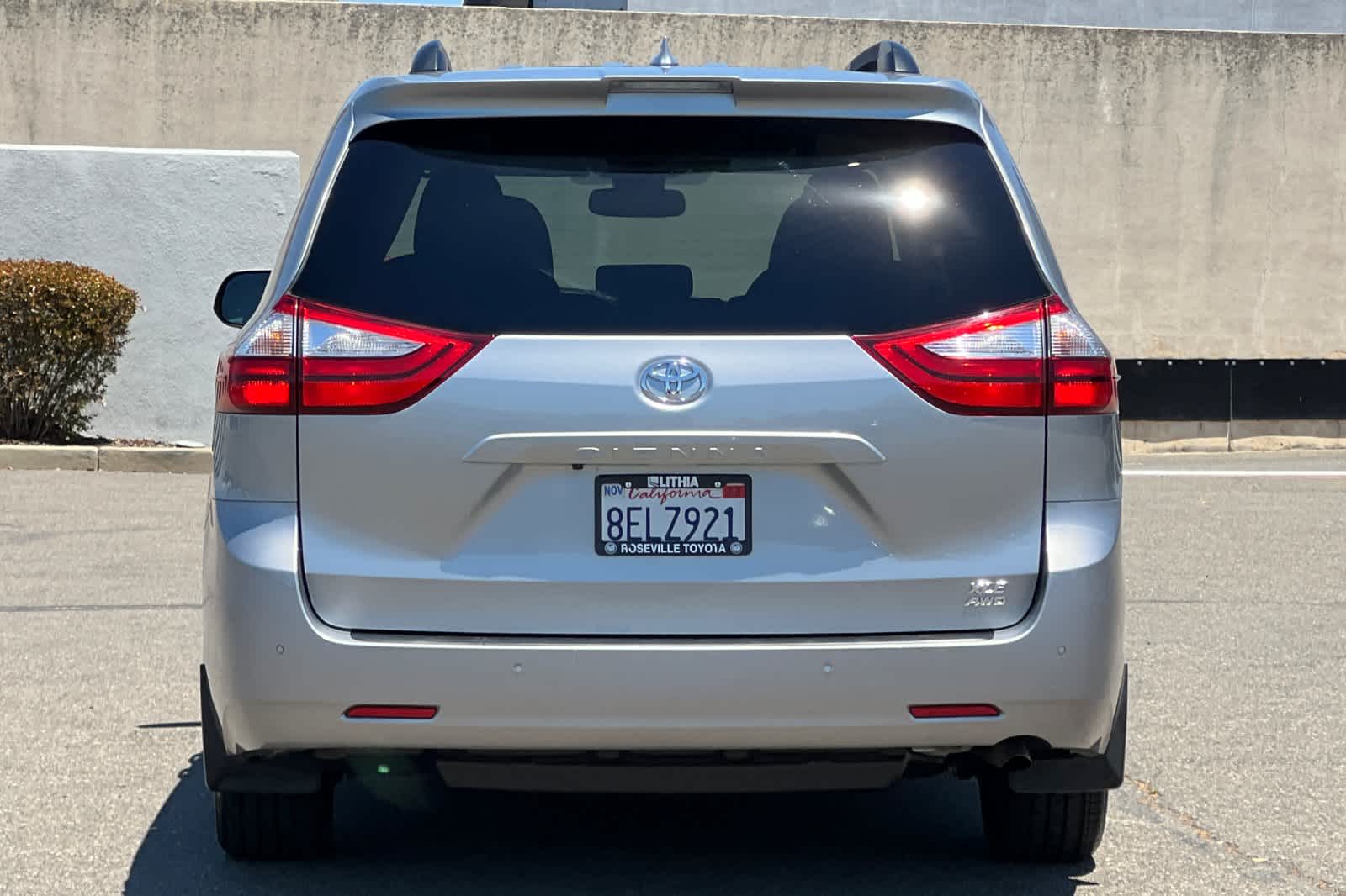 Thumbnail: 2018 Toyota Sienna - 8