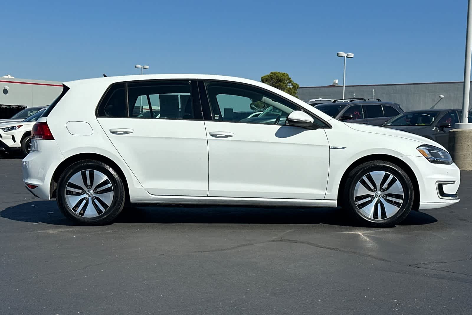 Thumbnail: 2015 Volkswagen e-Golf - 6