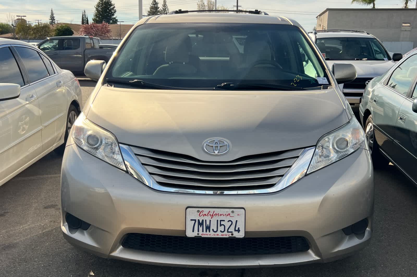 Thumbnail: 2015 Toyota Sienna - 6