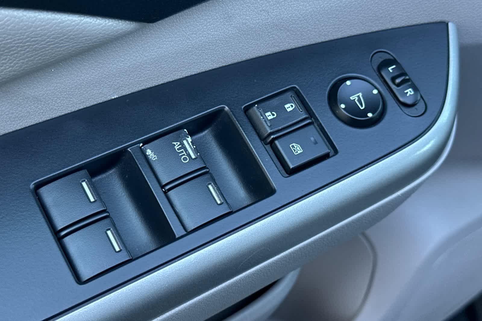 Thumbnail: 2014 Honda CR-V - 13