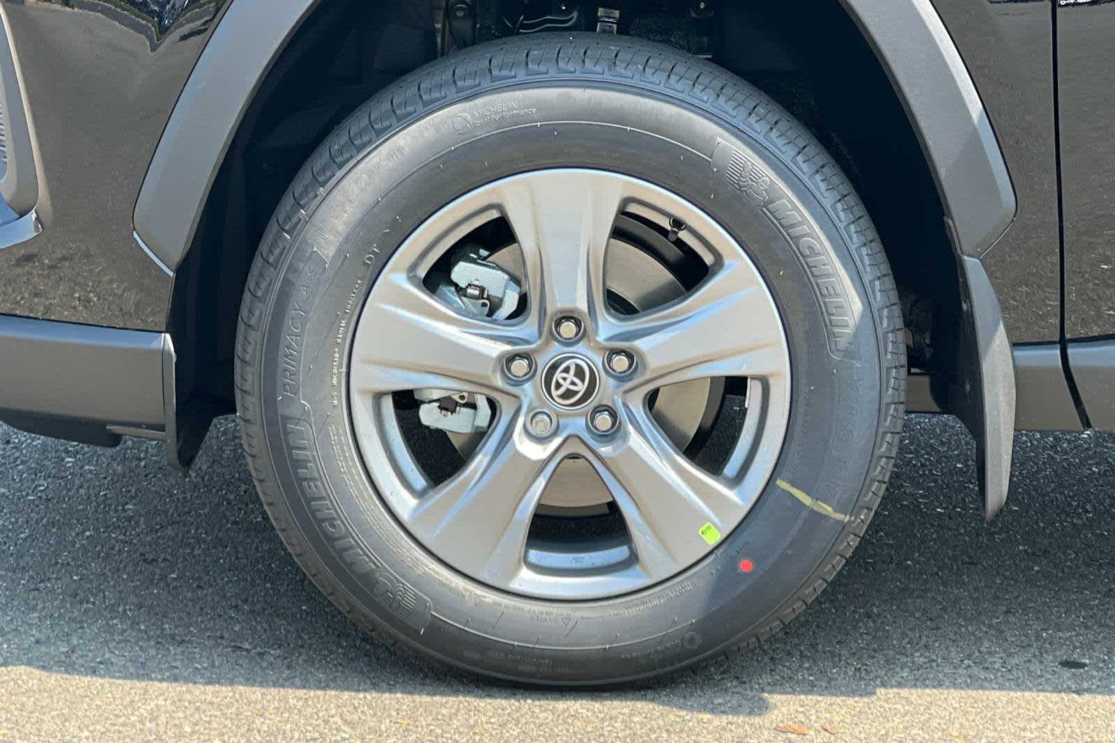 2025 Toyota RAV4 XLE 29