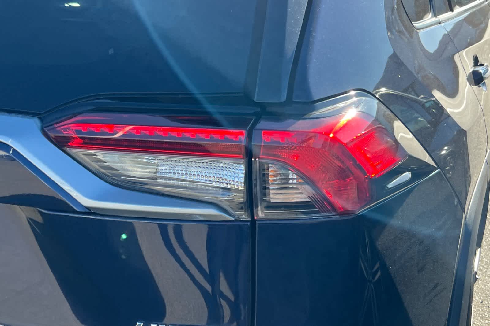 Thumbnail: 2019 Toyota RAV4 - 17