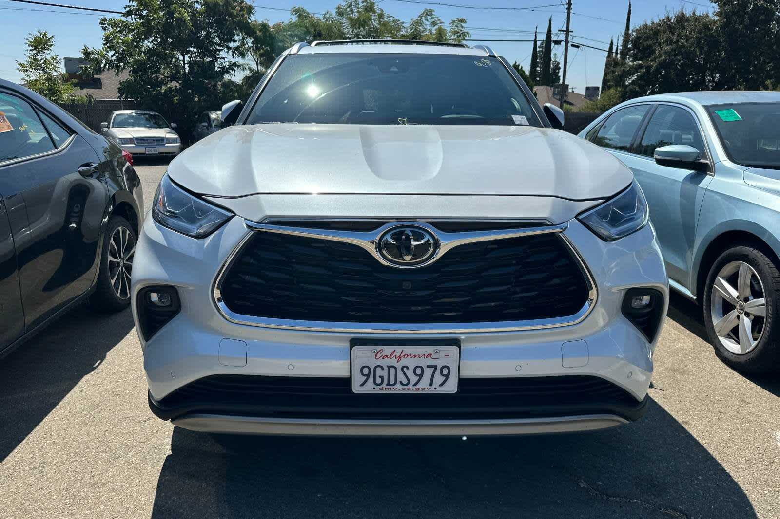 Thumbnail: 2023 Toyota Highlander - 6