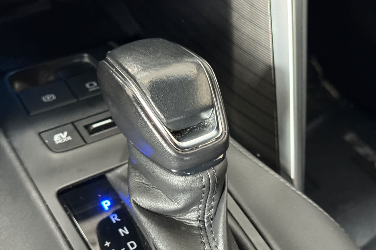 Thumbnail: 2022 Toyota Venza - 23